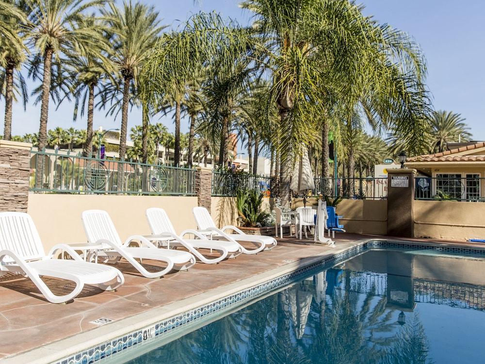 Anaheim Islander Inn And Suites Near Park And Convention Center Exteriér fotografie