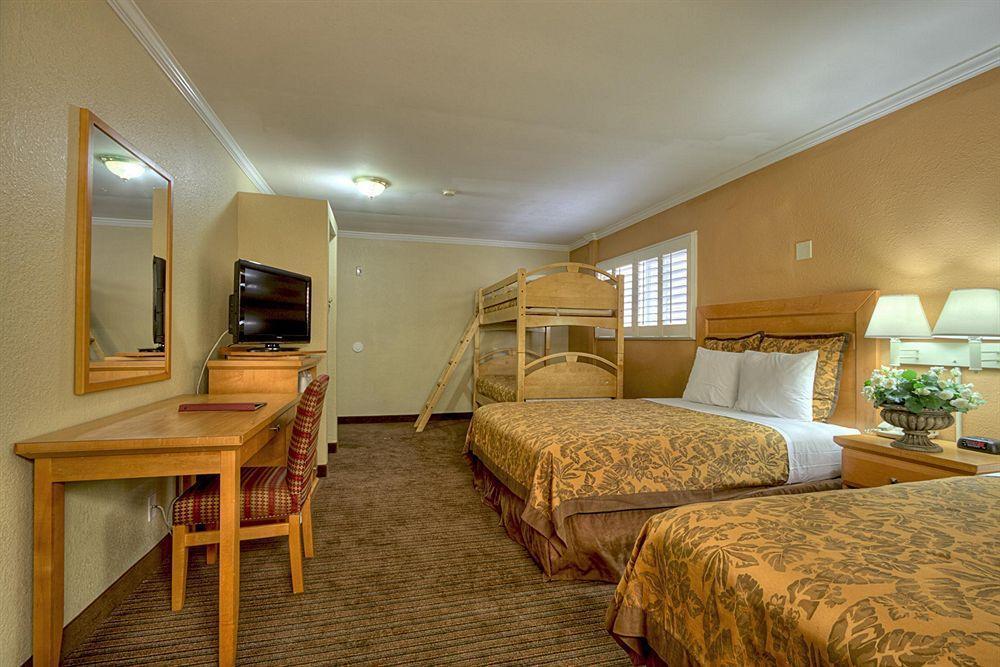 Anaheim Islander Inn And Suites Near Park And Convention Center Pokoj fotografie