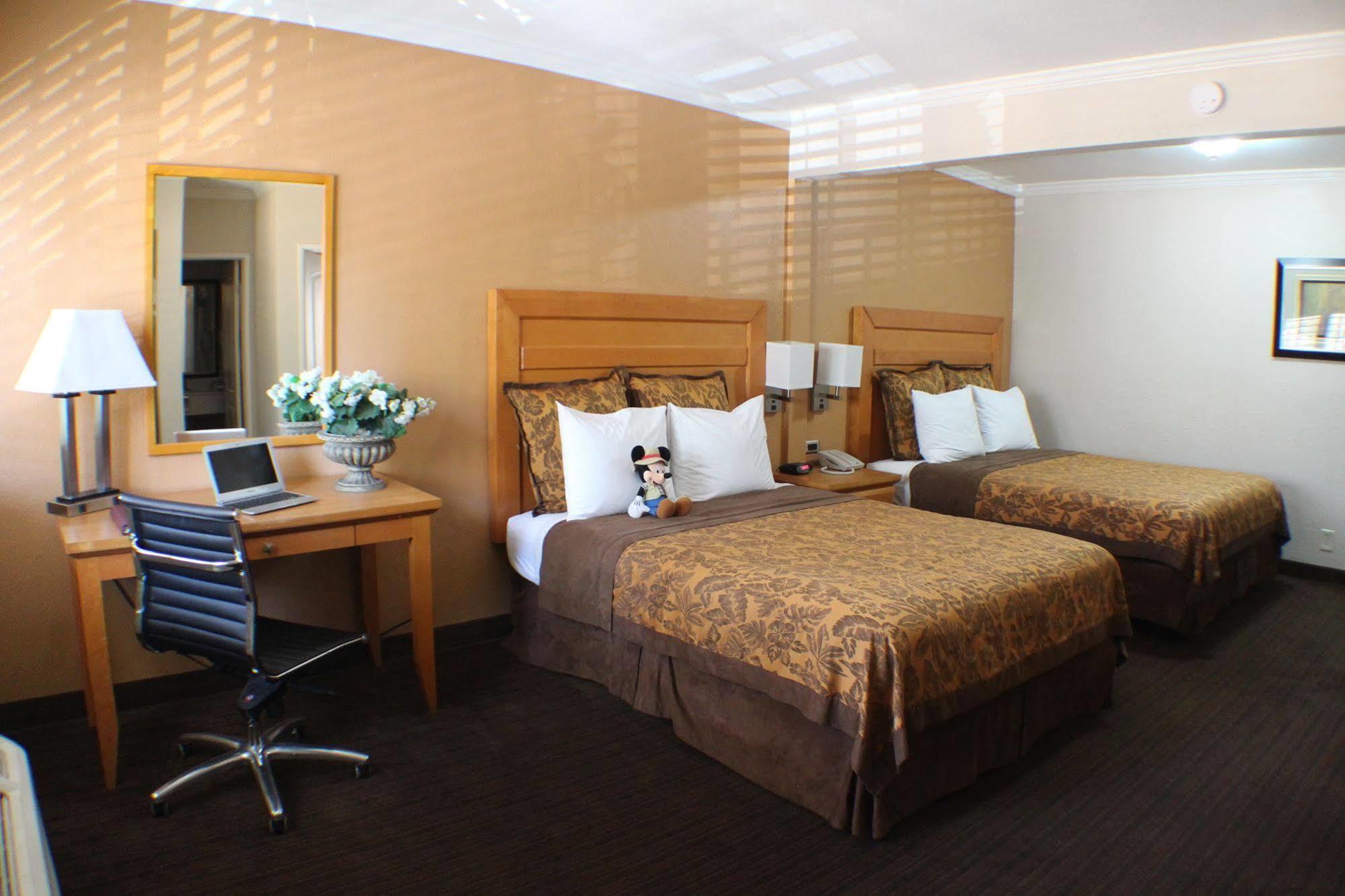 Anaheim Islander Inn And Suites Near Park And Convention Center Exteriér fotografie