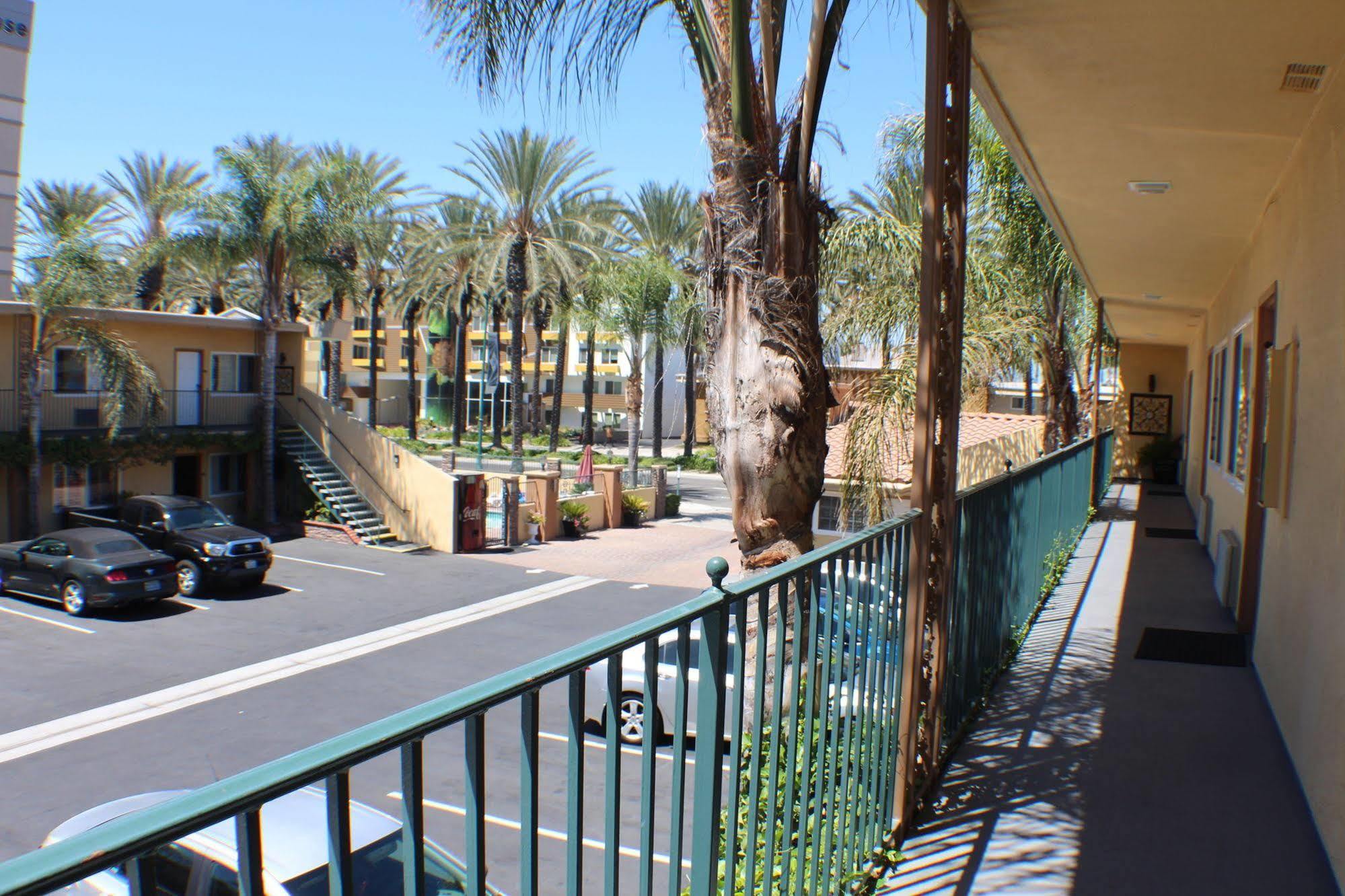 Anaheim Islander Inn And Suites Near Park And Convention Center Exteriér fotografie